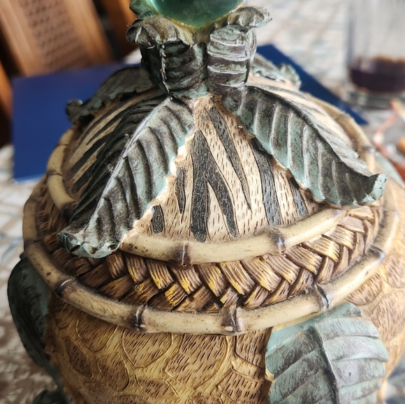 Unique Pineapple Style Box - Picture 4 of 7